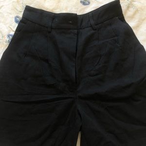 Forever 21 Womens Bermuda Black Shorts Size S